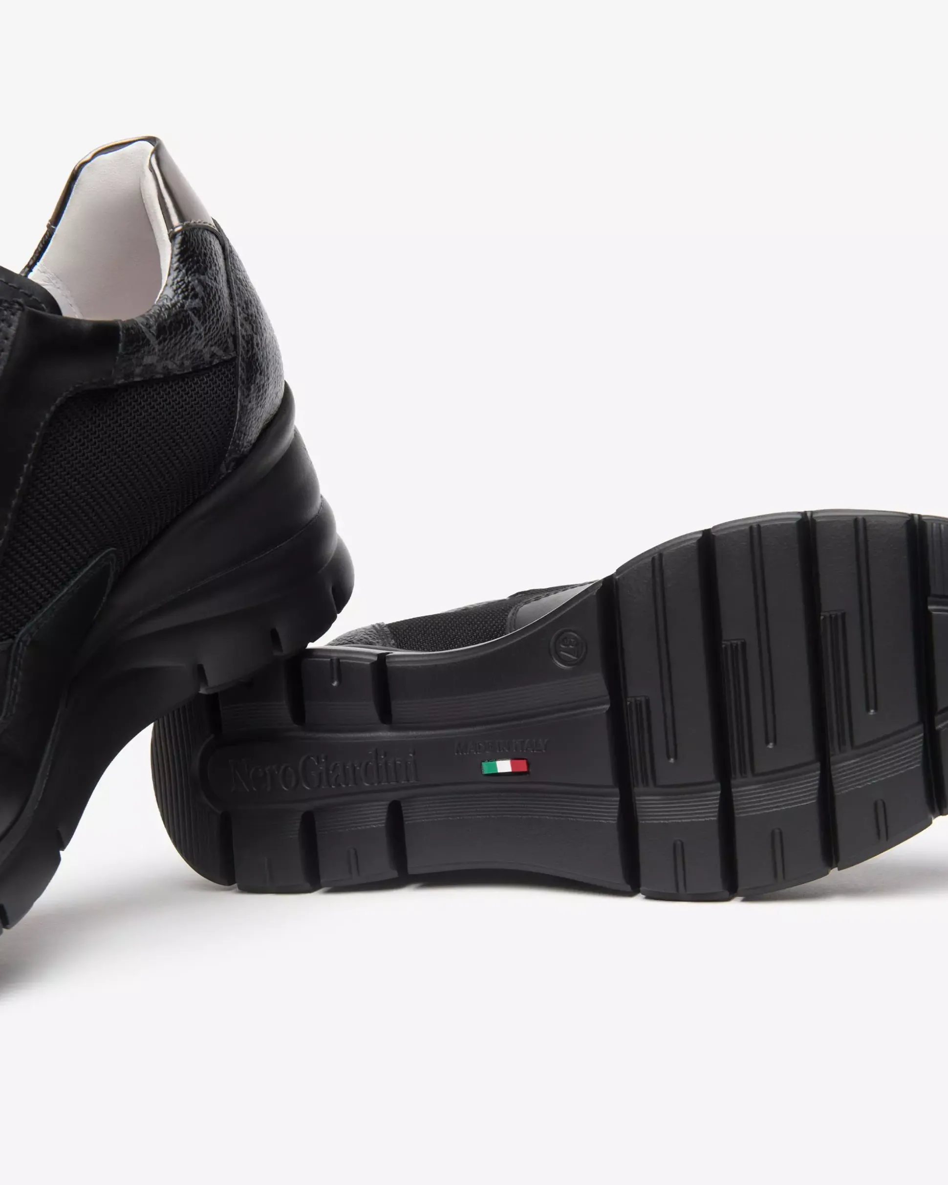 Sneakers Donna in Pelle, Tela e Materiale Tecnico