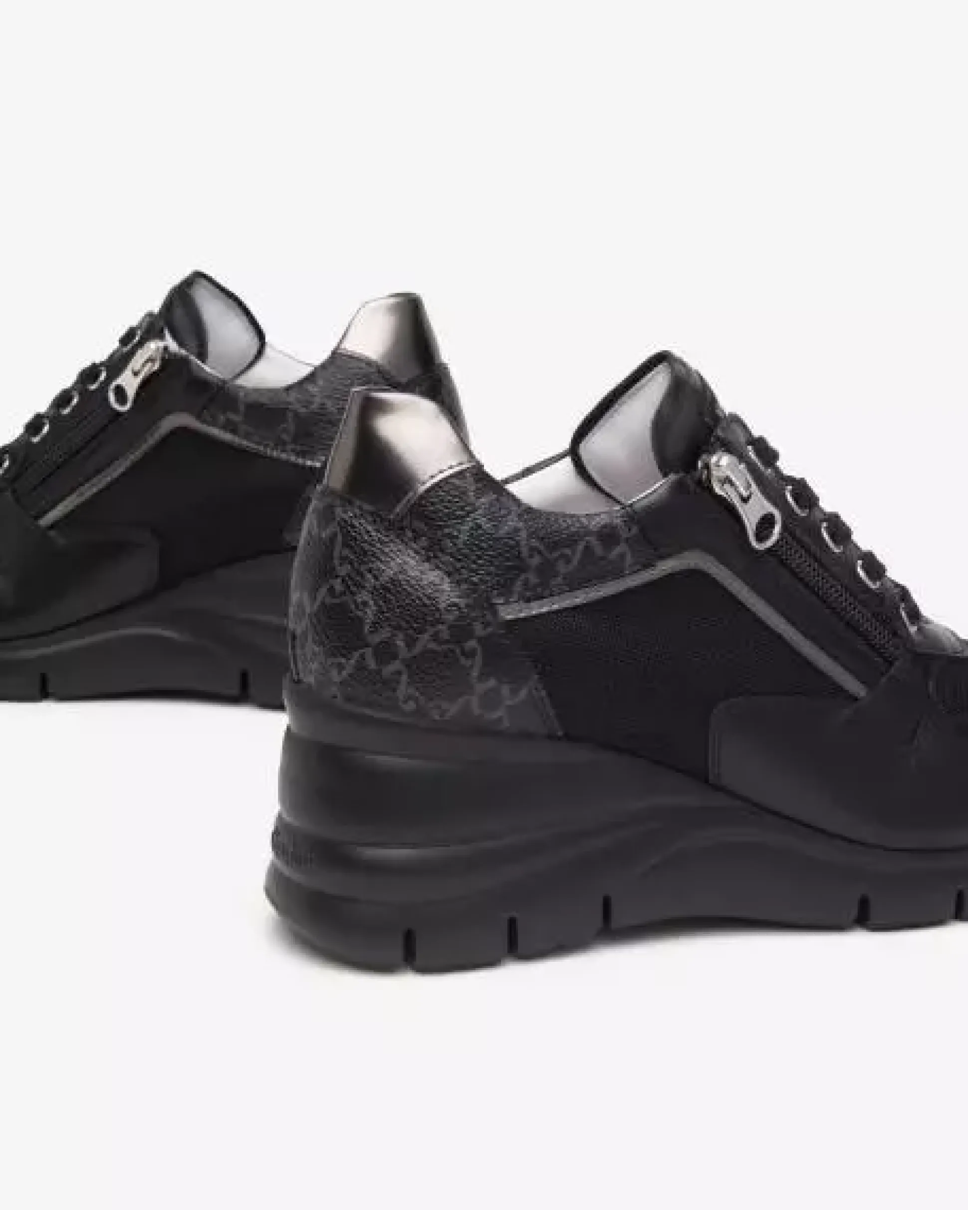 Sneakers Donna in Pelle, Tela e Materiale Tecnico